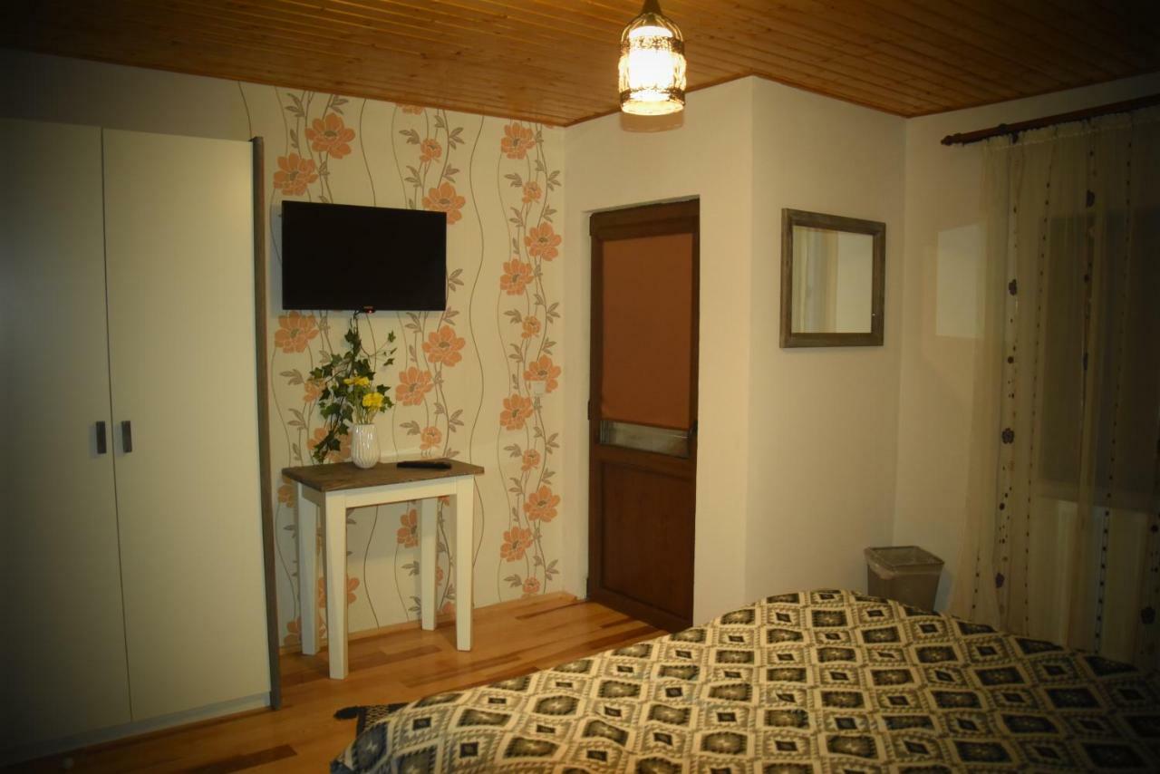 Casa Smeilor โฮเรซู ภายนอก รูปภาพ