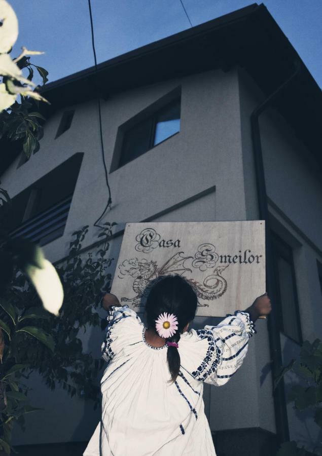 Casa Smeilor โฮเรซู ภายนอก รูปภาพ