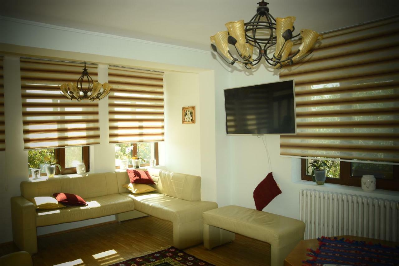 Casa Smeilor โฮเรซู ภายนอก รูปภาพ