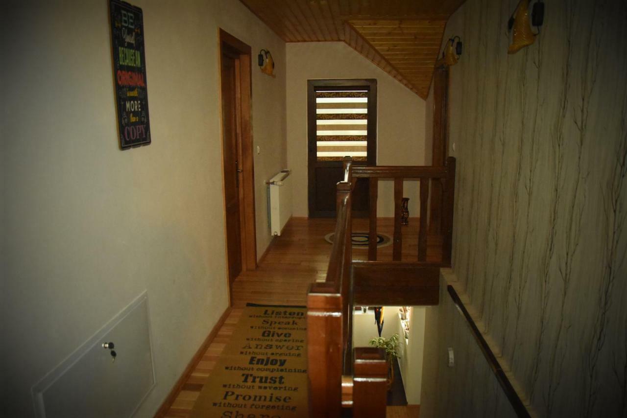 Casa Smeilor โฮเรซู ภายนอก รูปภาพ