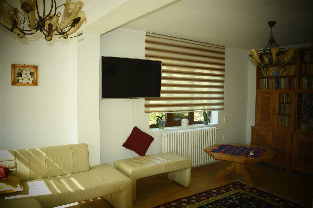 Casa Smeilor โฮเรซู ภายนอก รูปภาพ