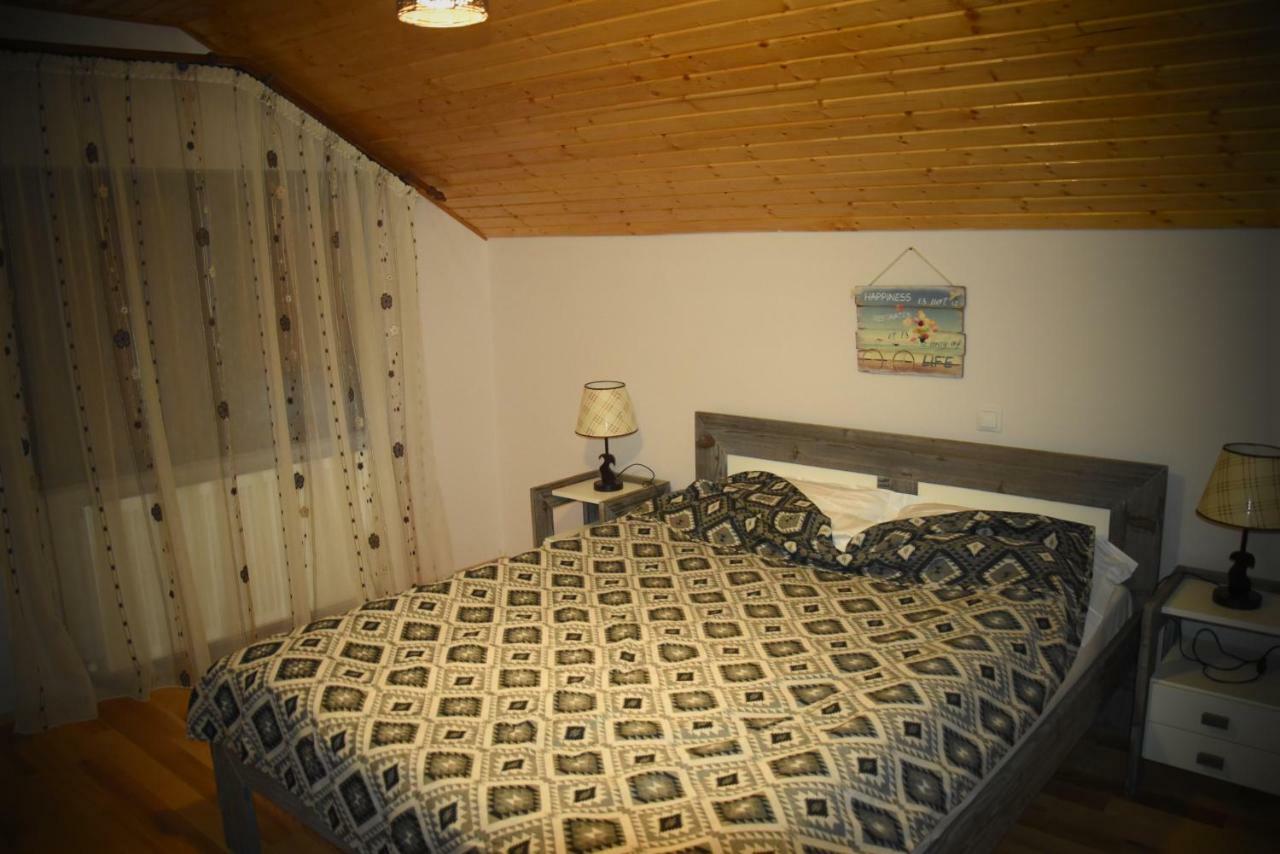 Casa Smeilor โฮเรซู ภายนอก รูปภาพ
